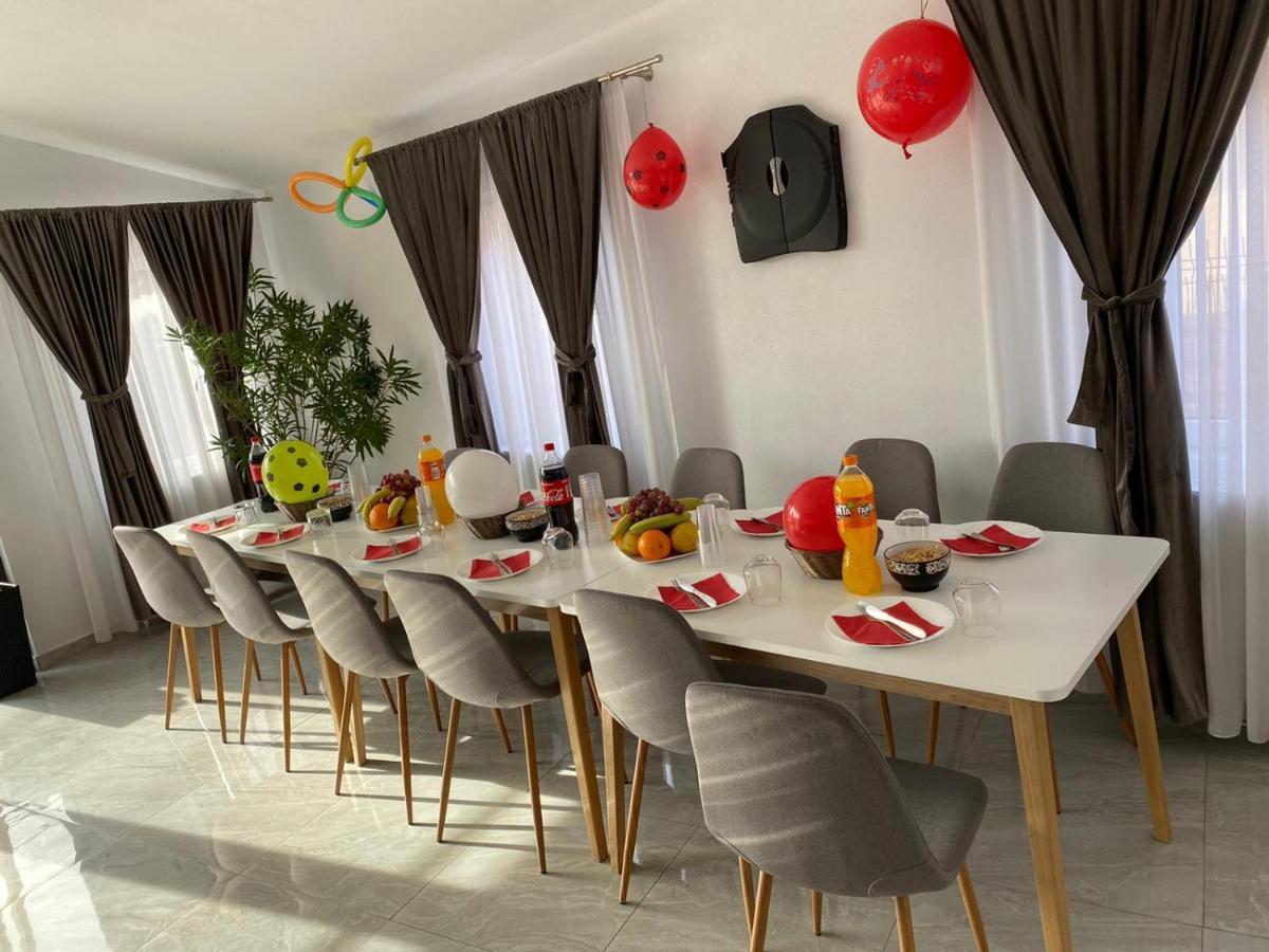 Pensiunea Prestige House Curtea de Argeş Екстериор снимка