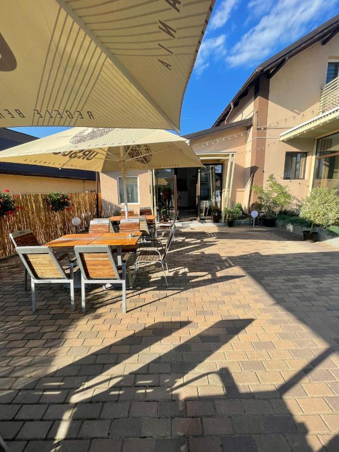 Pensiunea Prestige House Curtea de Argeş Екстериор снимка